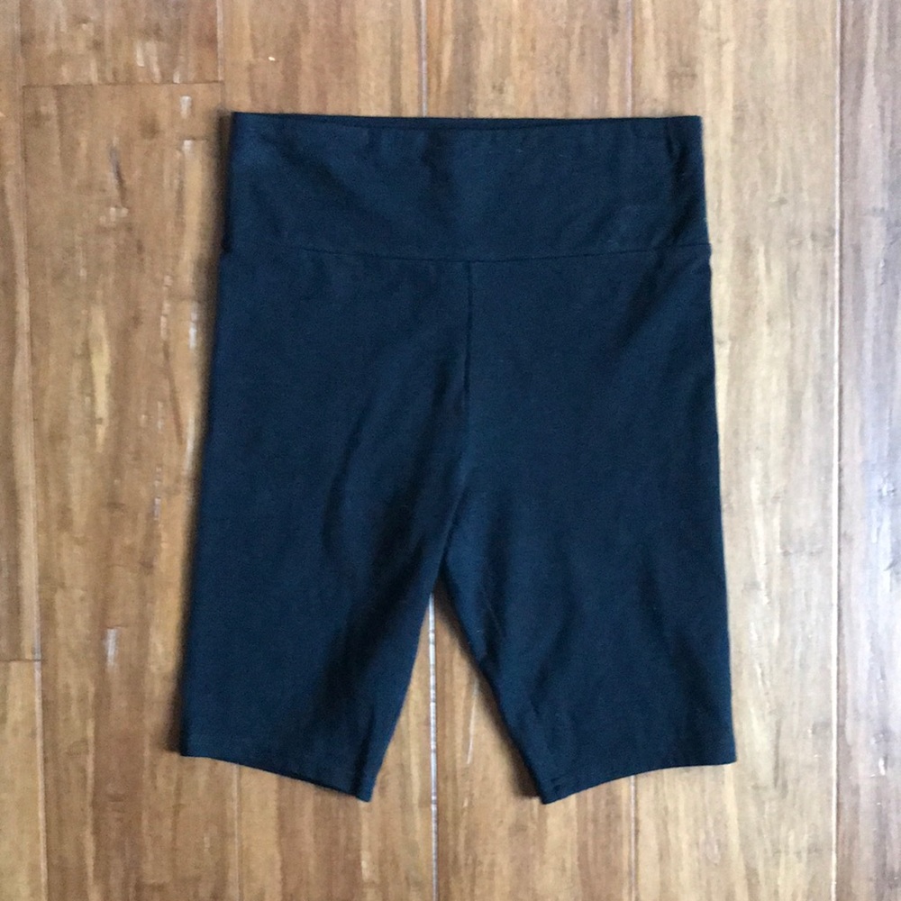 Black biker shorts small